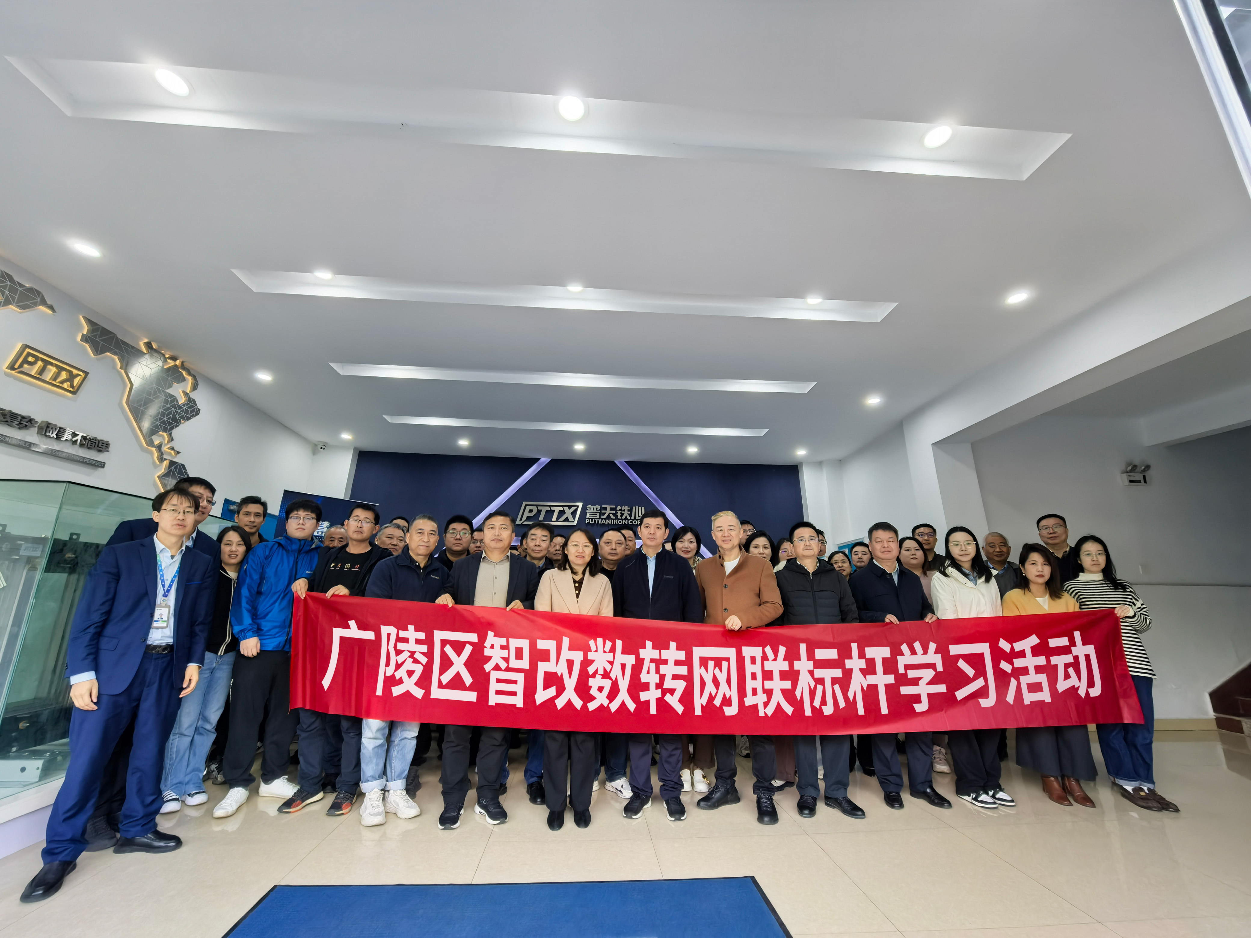 高潮H跪趴扩张调教男男视频